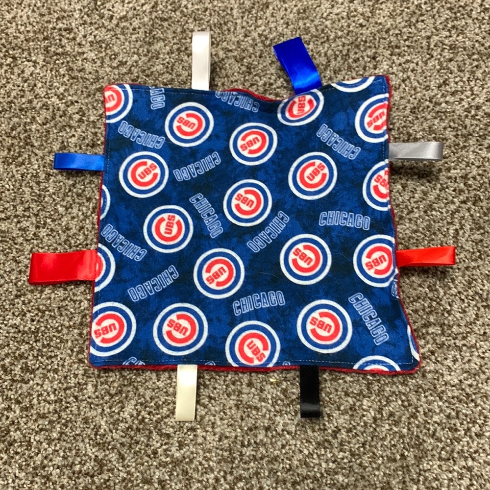 Cubs Taggie for Infant and it Crinkles!